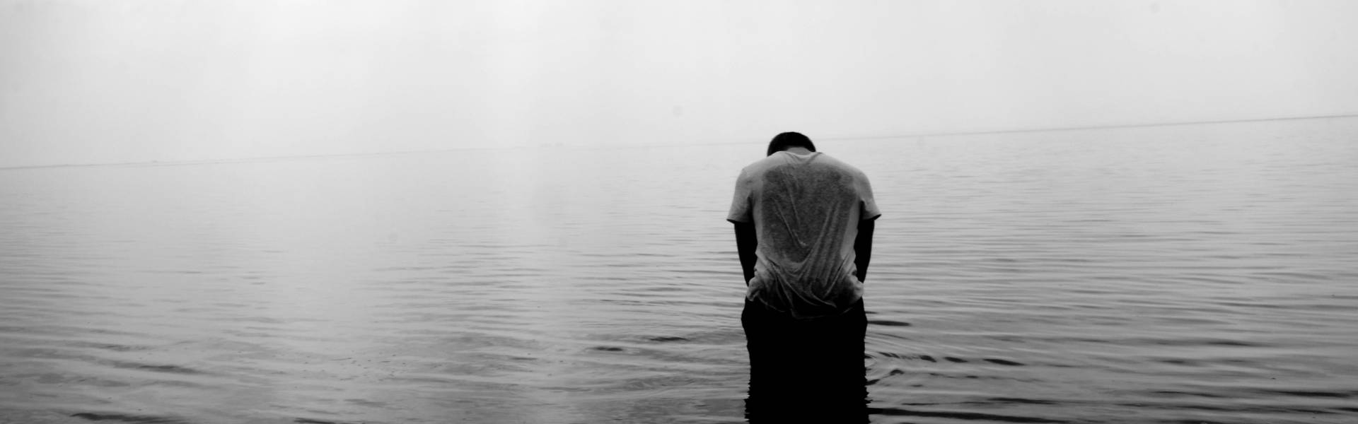 情绪高压的精神孤岛何时能有新出路？